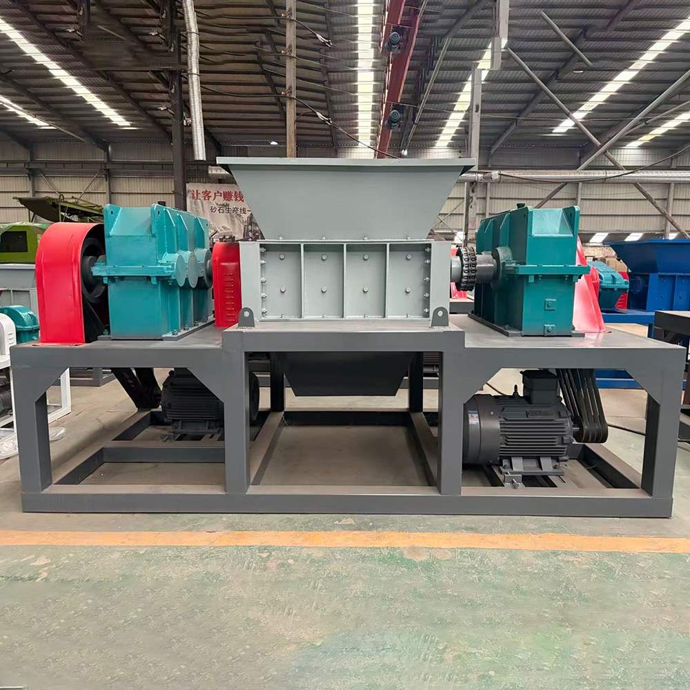 Double-shaft shredder showing cutting chamber and blade configuration